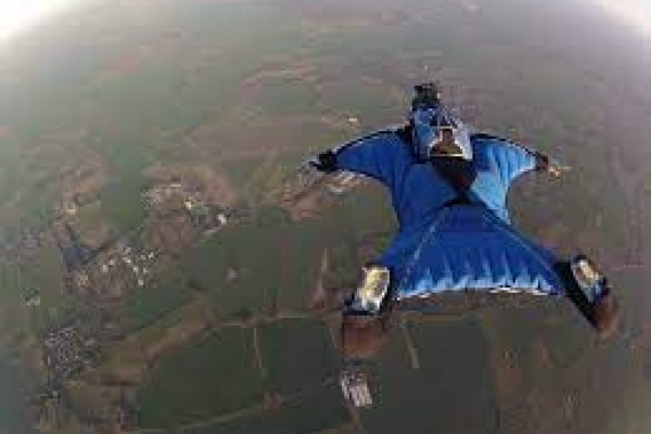 Wingsuit: Gökyüzünün Akrobatlarına Bir Bakış