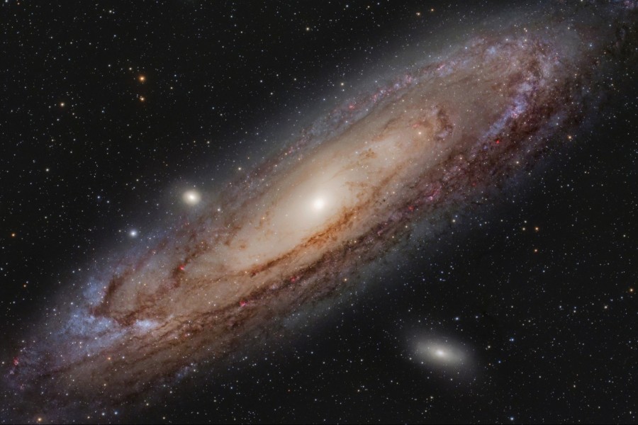 Andromeda Galaksisi: Yakın Komşumuzun Gizemleri