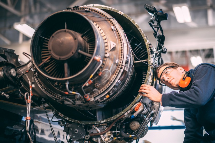 The Inventor of the Jet Engine: The Story of Frank Whittle